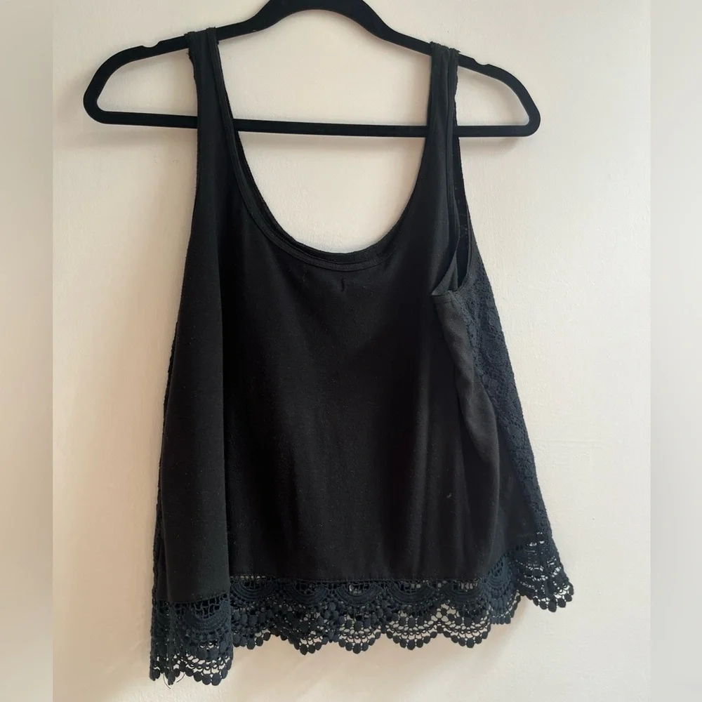 Detailed Tank Top - Picture 2 of 2